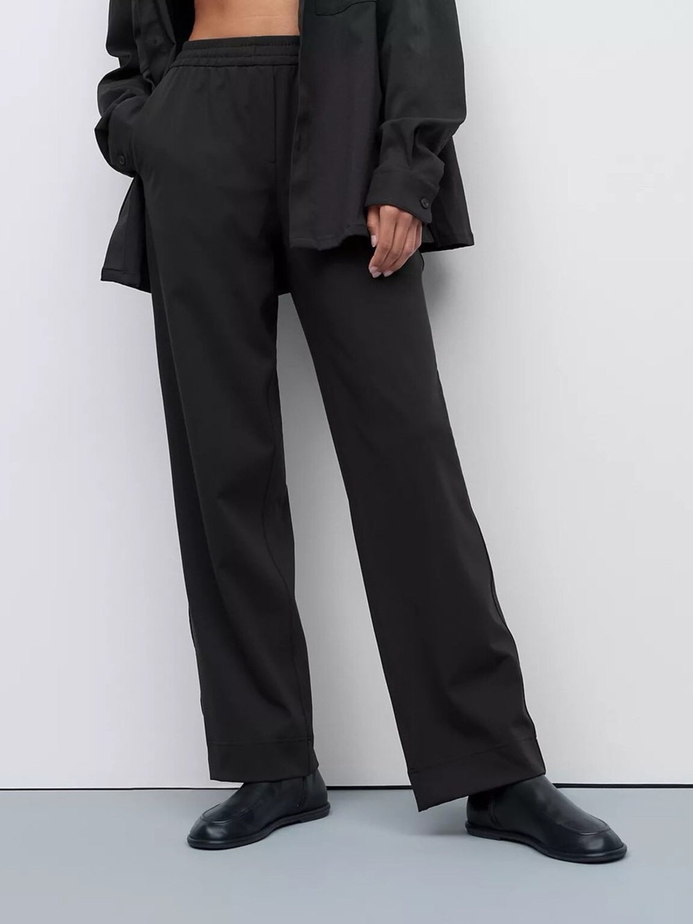 Lululemon Straight-Leg Mid-Rise
Luxtreme pants - Classic Wide-Leg Black Trousers